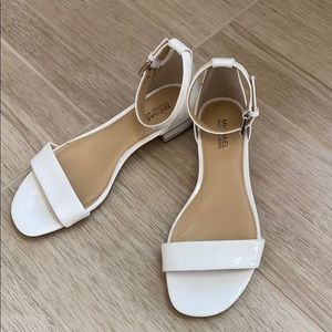 Michael Kors White Joy Flat Sandals size 51/2m